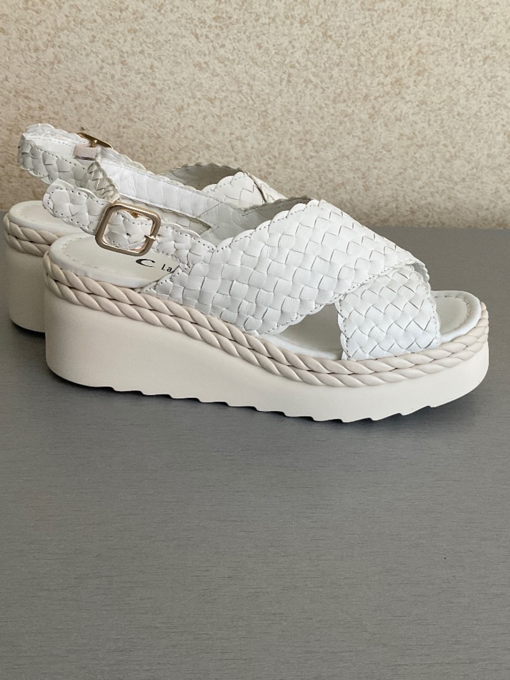 La Canadian new white sandals